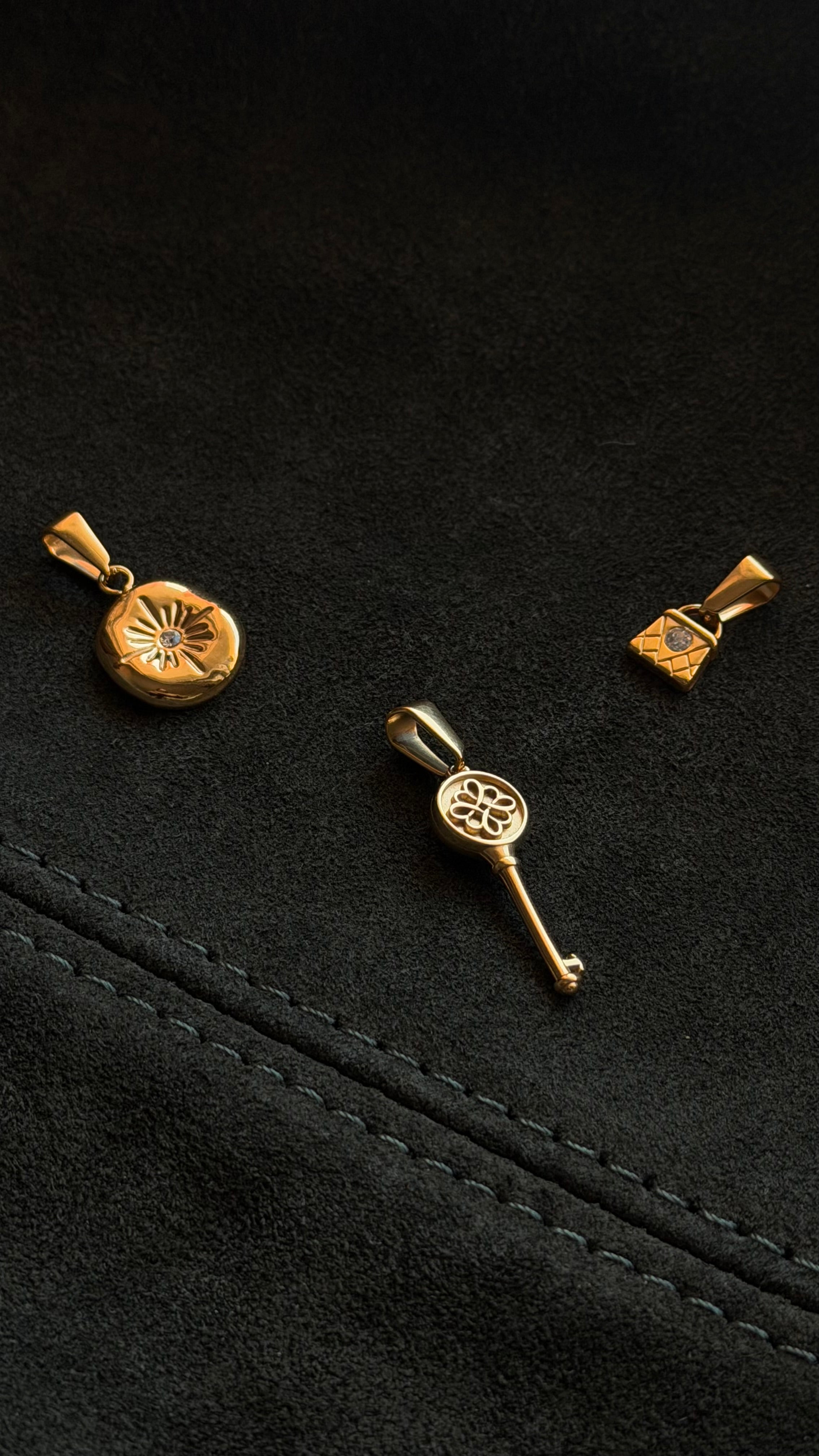 TINY PURSE CHARM