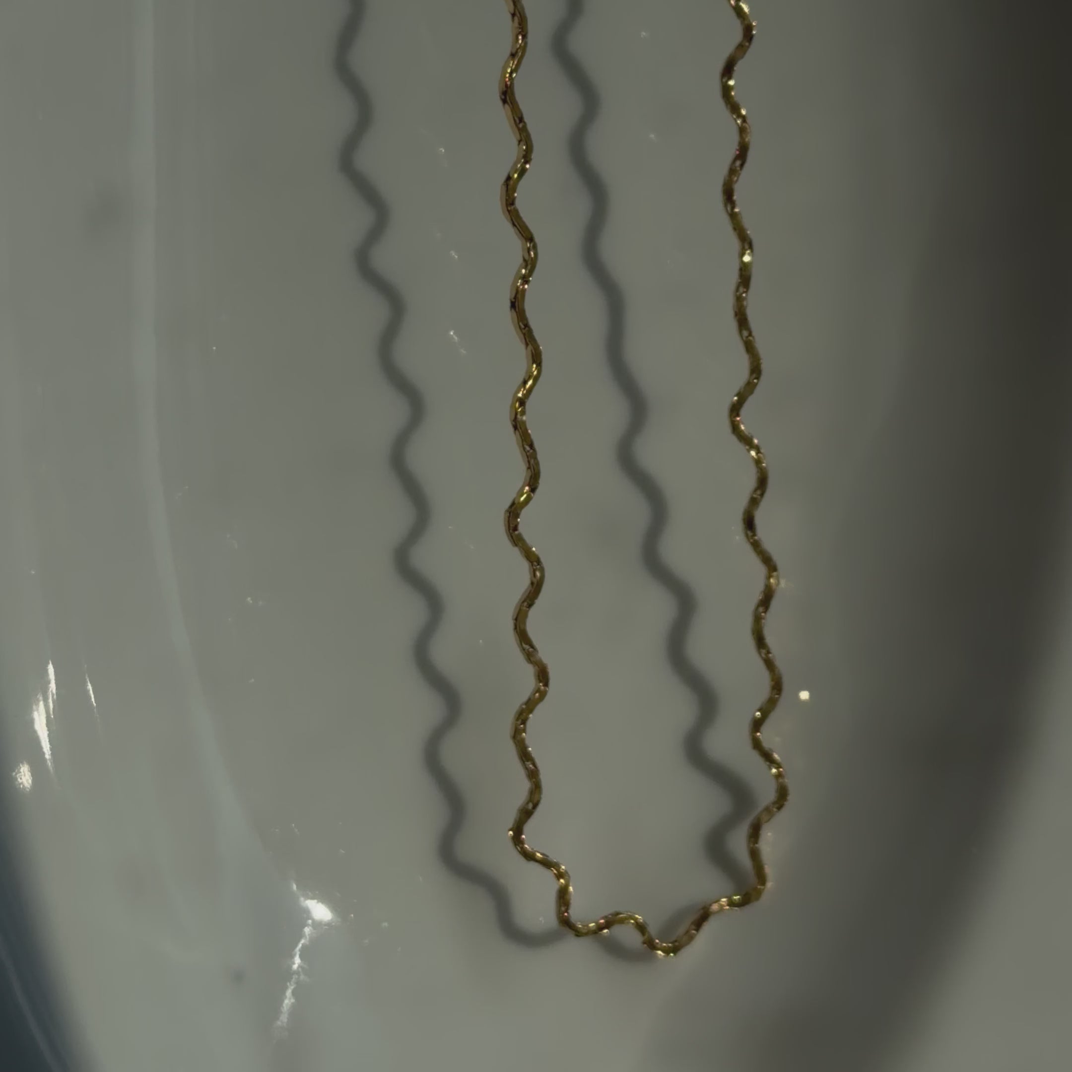 Glow Wave Chain